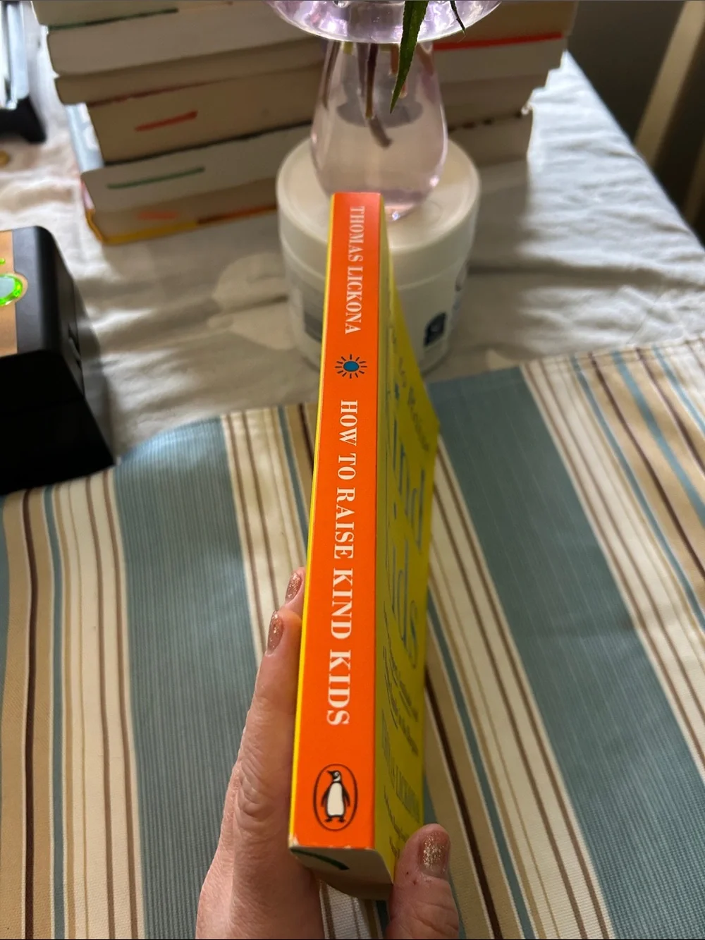 Kind Kids Parenting Guide - Yellow/Blue